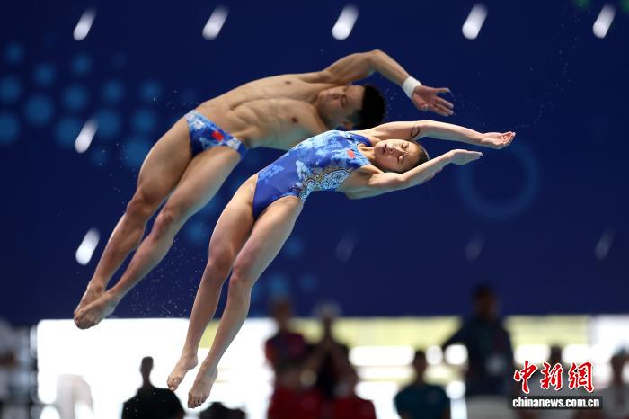 中国跳水队新加坡世锦赛摘两金 李冰洁刷新亚洲
