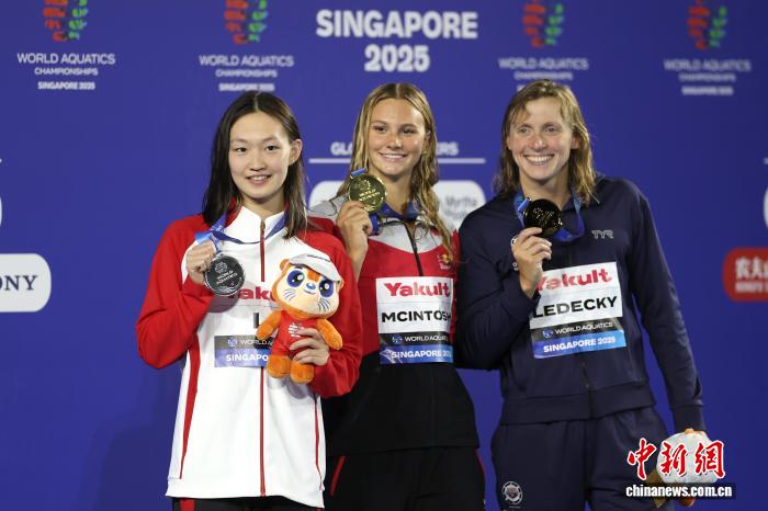 中国跳水队新加坡世锦赛摘两金 李冰洁刷新亚洲