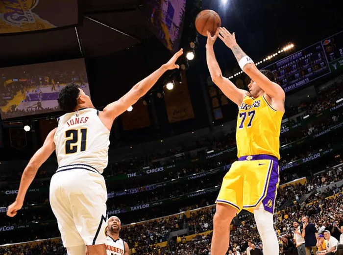 东契奇准绝杀助湖人险胜 掘金惨遭逆转