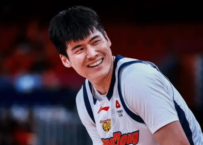 广东大胜四川陈家政爆发萨姆纳关键建功麦考尔