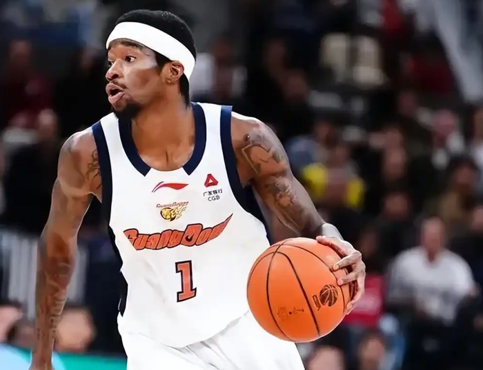 广东大胜四川陈家政爆发萨姆纳关键建功麦考尔