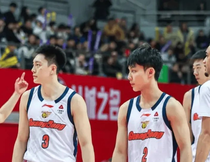 广东大胜四川陈家政爆发萨姆纳关键建功麦考尔