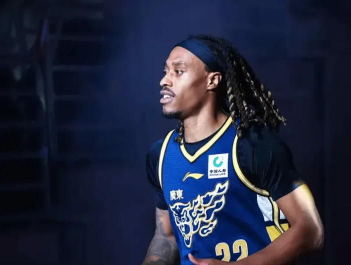 广东大胜四川陈家政爆发萨姆纳关键建功麦考尔