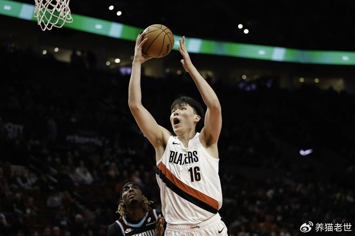 杨瀚森首秀惊艳砍4分3篮板，开拓者大胜篮网