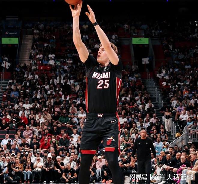 热火力克雄鹿阿德巴约21分难掩争议 斯波回应质