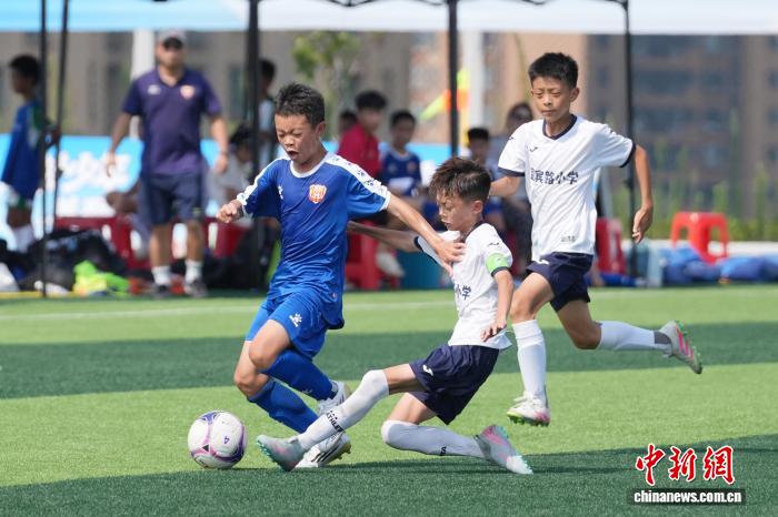 长沙开赛的“小球大爱”慈善足球赛：用爱扶助