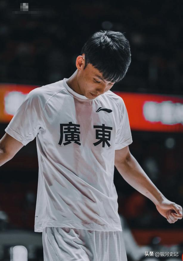徐杰带病出战曾凡博复出高效胡明轩带伤迷失引