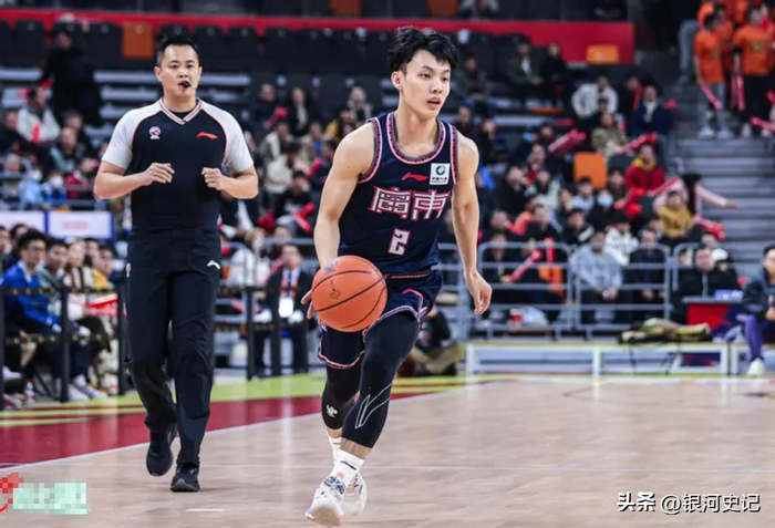 徐杰带病出战曾凡博复出高效胡明轩带伤迷失引