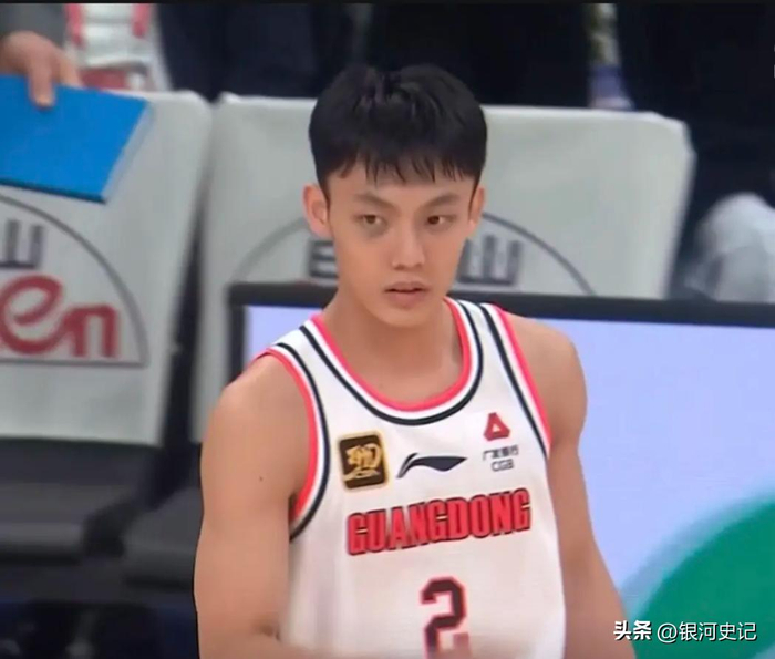 徐杰带病出战曾凡博复出高效胡明轩带伤迷失引